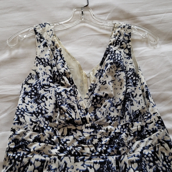 Beautiful floral dress - Picture 2 of 2